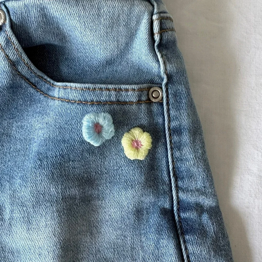 Tractr Girls Blue Denim Crochet Flower Applique Raw Hem Shorts Size 10 DA194-P